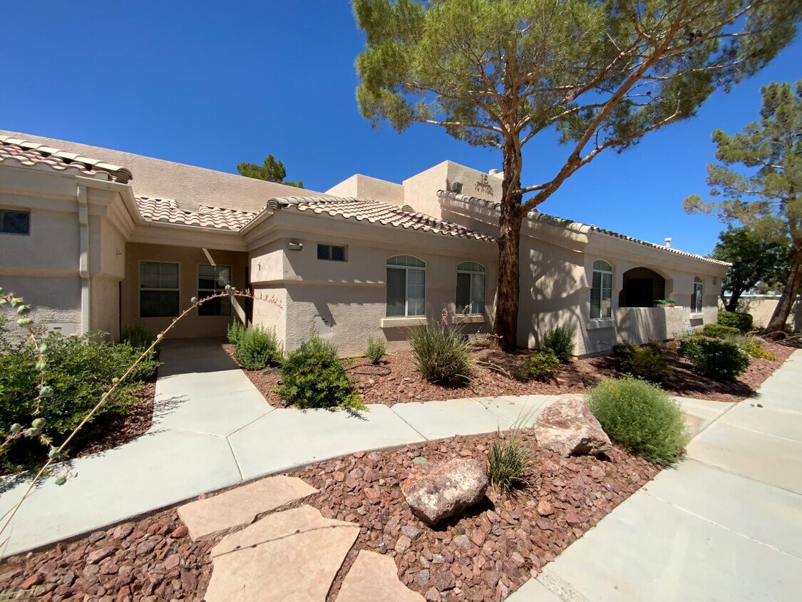 Primary Photo - GREAT 1 STORY CONDO MINUTES FROM THE STRIP
