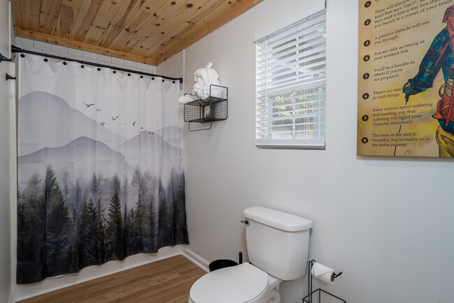 Ensuite bathroom with tub and shower - 1323 Zenith Trl