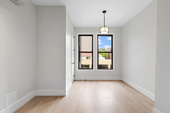 Foto del edificio - 542 Newark Ave
