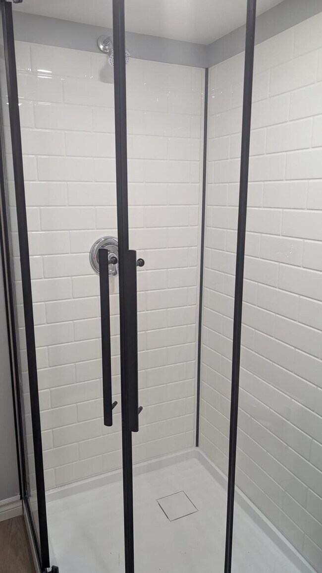 Photo du bâtiment - 619 Willow Rd