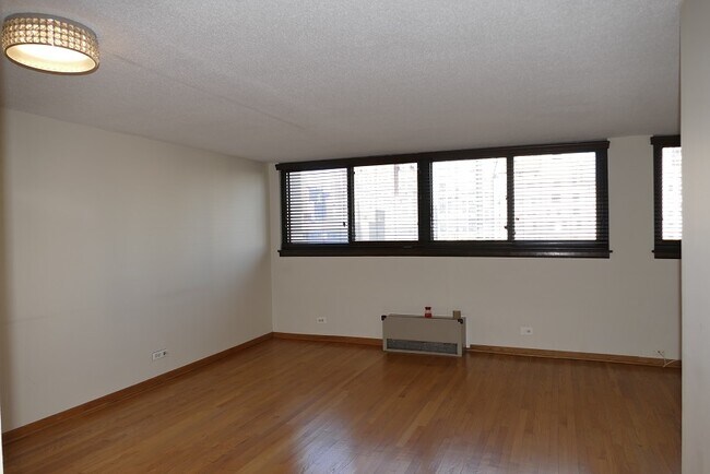 Building Photo - 30 E Division St