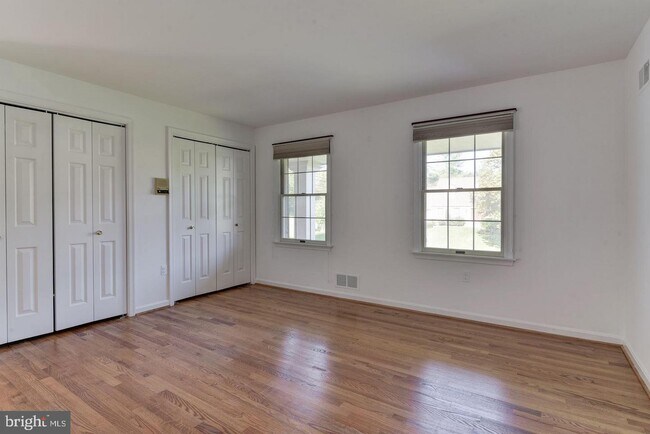 Building Photo - 9601 Persimmon Tree Rd
