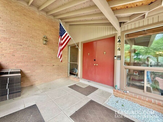 Foto del edificio - 6424 Hollins Dr