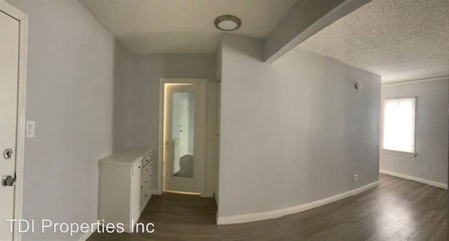 Building Photo - 406-408 S Grevillea Ave