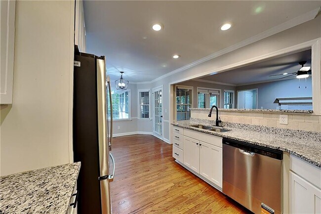 Foto del edificio - 2427 Brookvine Ln