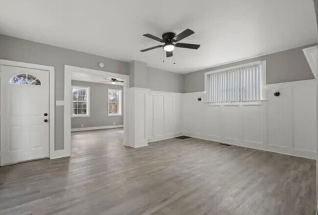 Building Photo - NEW LISTING! 3 BEDROOM HOUSE