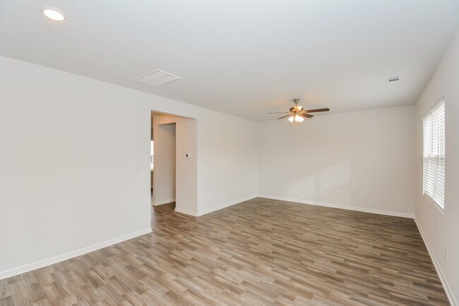 Building Photo - 622 Samuel