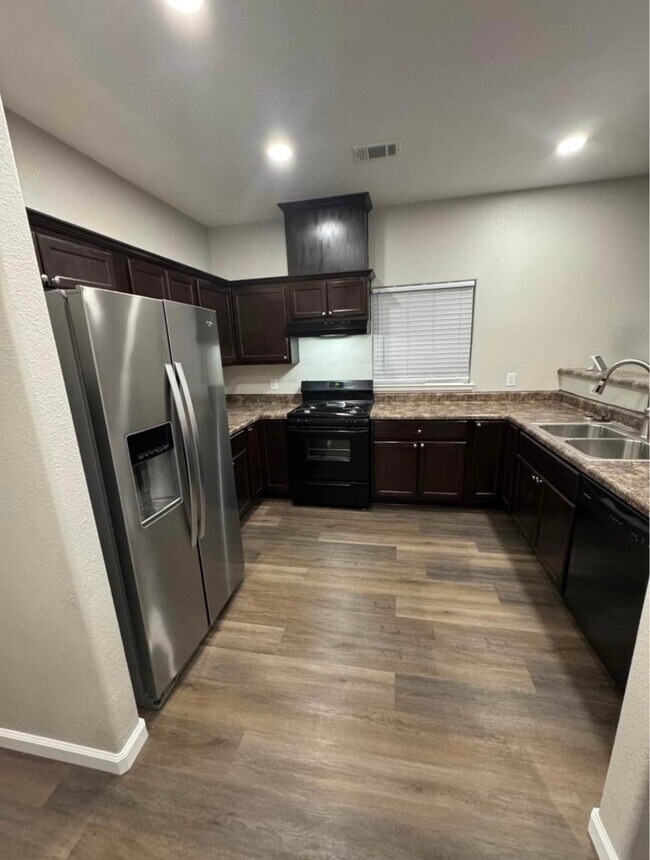 Foto del edificio - 4741 Providence St
