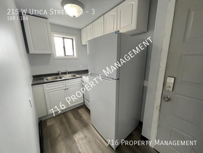 Building Photo - 215 W Utica St