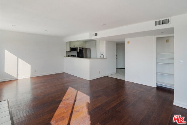 Building Photo - 1216 S Saltair Ave