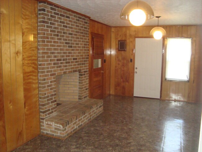 Building Photo - 1620 Brookridge Drive