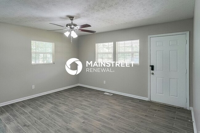 Building Photo - 3 Bedroom Pet-Friendly Home in Fairburn, G...