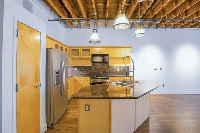 Building Photo - 411 Brazos St