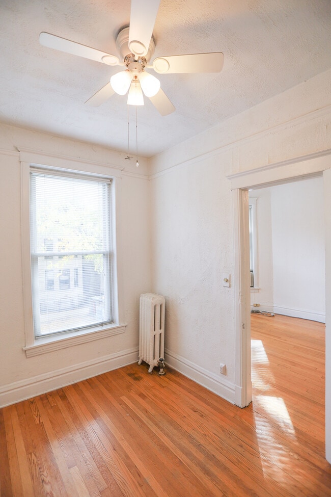 Building Photo - 3524 N Wilton Ave