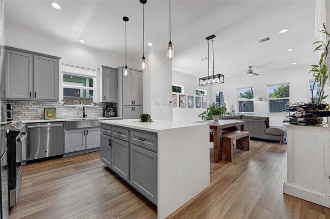 Foto del edificio - 7318 Avenue L