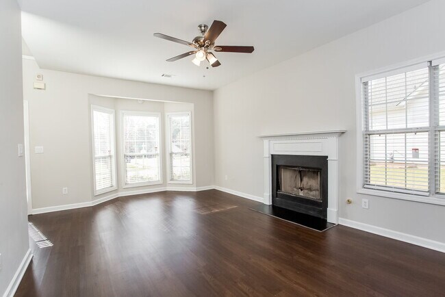 Foto del edificio - 5175 Yellow Pine Dr