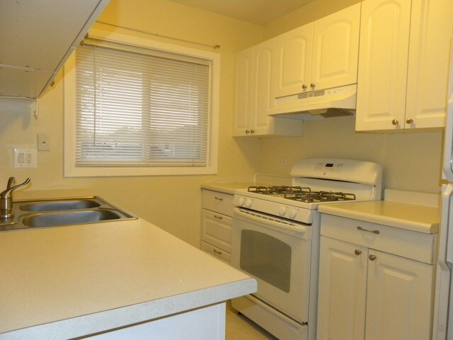 Building Photo - 6115 Kit Carson Dr