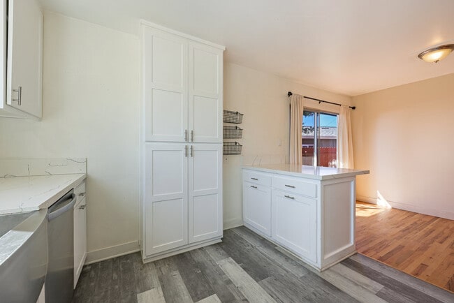 Foto del edificio - 4202 Dakota Dr