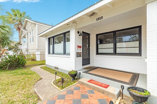 Building Photo - 1212 Avenue H