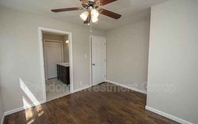 Foto del edificio - 2209 W Glenwood Ave NE