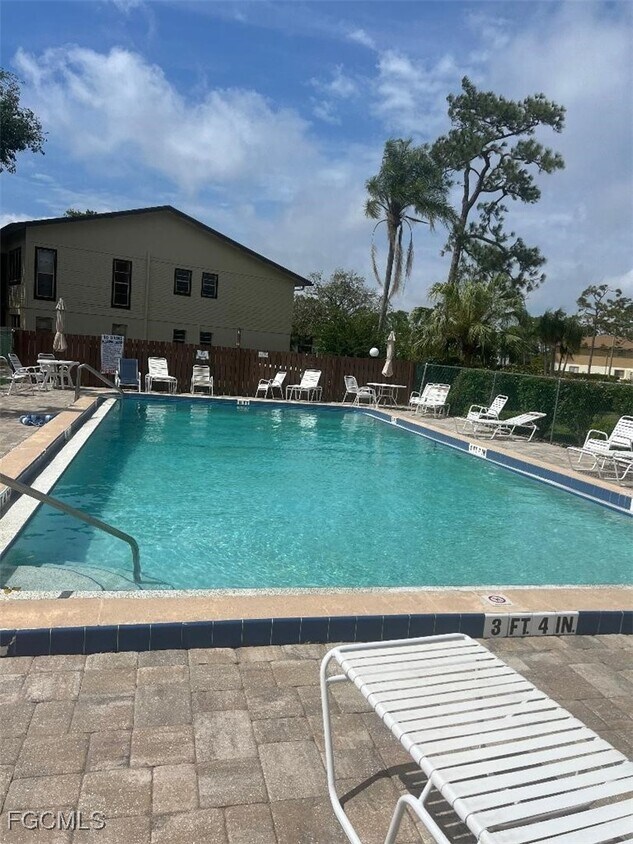 Foto del edificio - 5707 Foxlake Dr