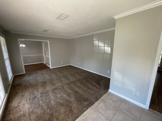 Building Photo - Ranch 3-Bedroom home !!