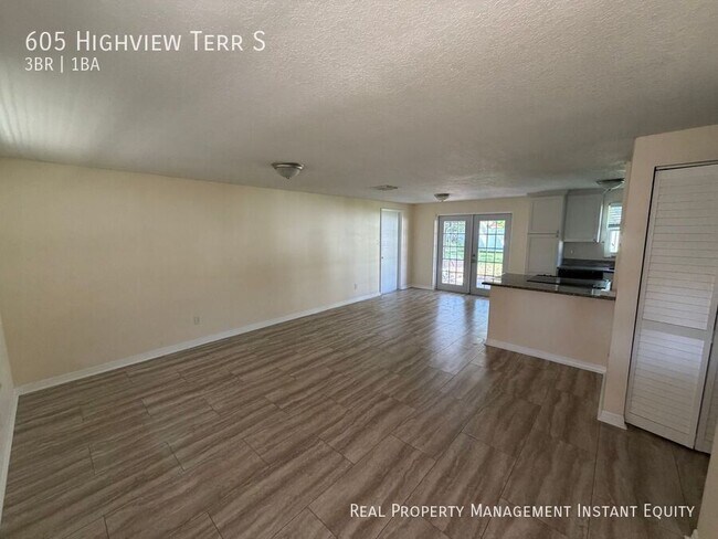 Foto del edificio - 605 Highview Terrace S