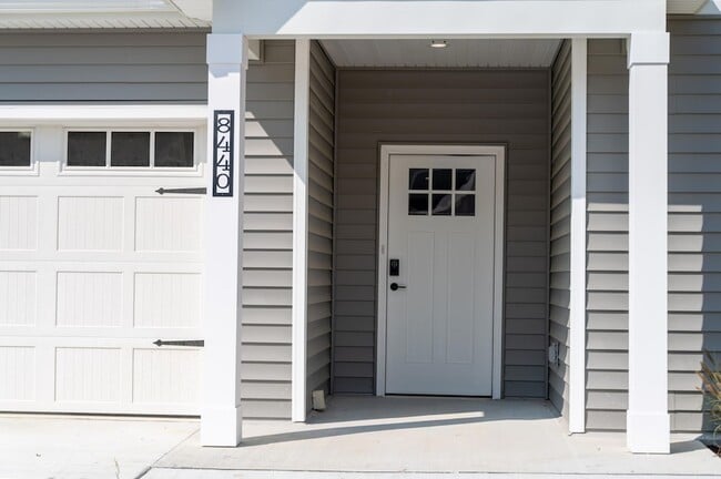 Foto del edificio - 8456 Oak Shade Ct