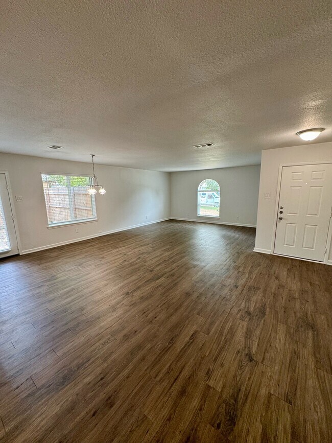 Foto del edificio - 3003 Lemmontree Ln