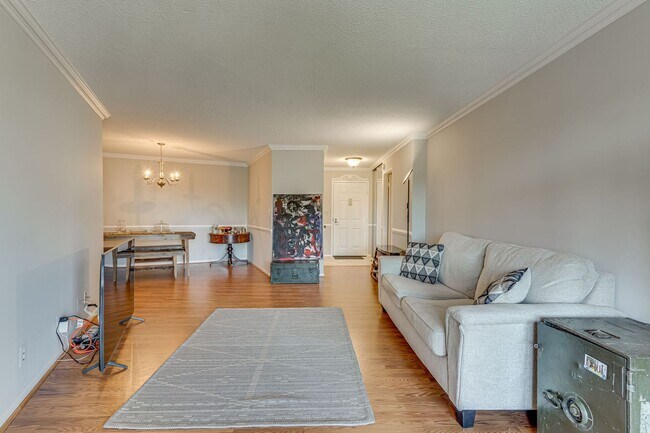 Foto del edificio - 1 Bedroom Condo in Building with Amenities!