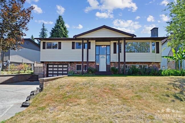 Building Photo - Charming 3 Bed + Den, 3 Bath House for Ren...