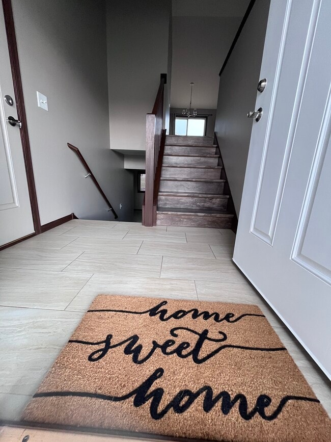 Entry - 5445 Florence Dr NW