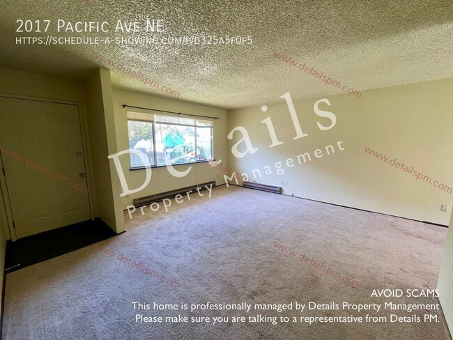 Building Photo - **APPLICATIONS PENDING** 2 Bedroom Duplex ...