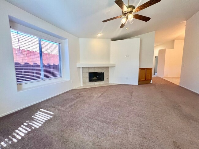 Foto del edificio - AVAILABLE NOW!!! 3 Bedroom 2 Bathroom Home in La Quinta