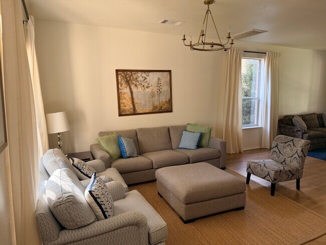 Foto del edificio - 8516 Hillrock Dr