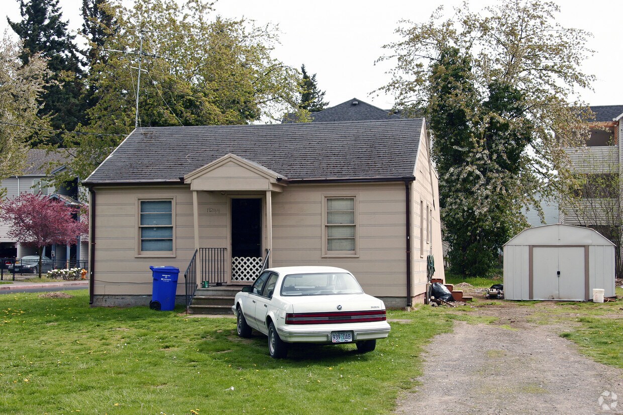 Foto principal - 19244 E Burnside St
