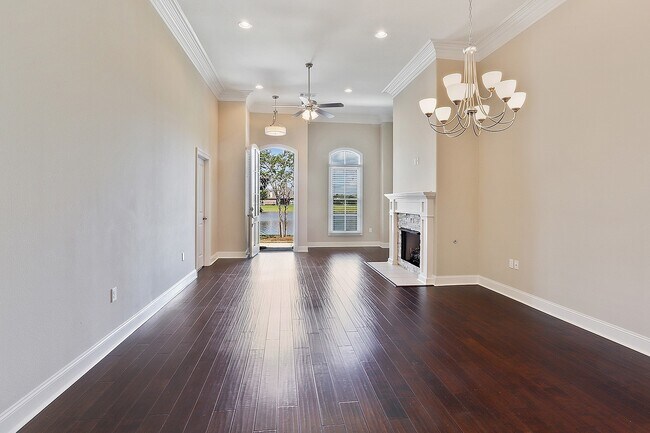 Foto del edificio - Fantastic 4 Bedroom on the Lake & includes...