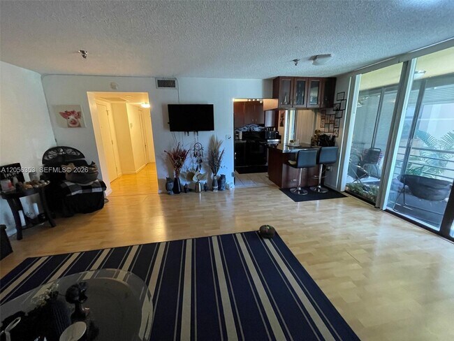 Foto del edificio - 671 NE 195th St