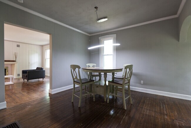 Building Photo - 711 N Laclede Station Rd