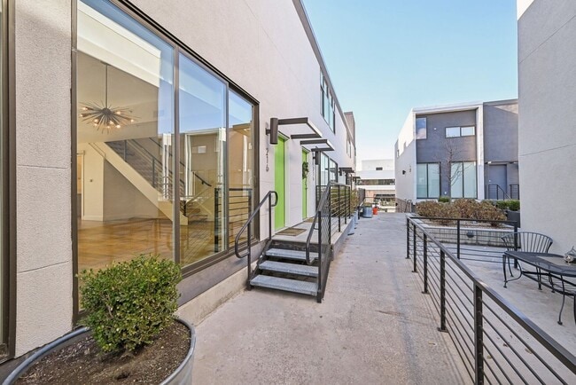 Building Photo - 2BR/2.5BA Condo in Central Ninth | Mountain Views, Solar & Walk to Everything