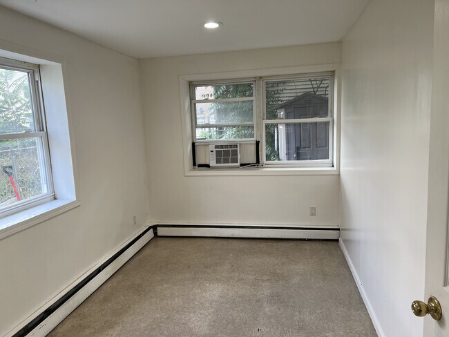 Building Photo - 525 5th St