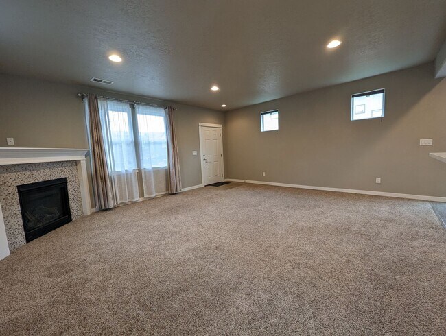 Foto del edificio - Gorgeous 3-Bedroom, 2.5-Bath Home on Corner Lot In Eugene!