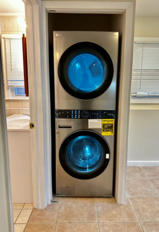 Building Photo - 203 Pineview Ave