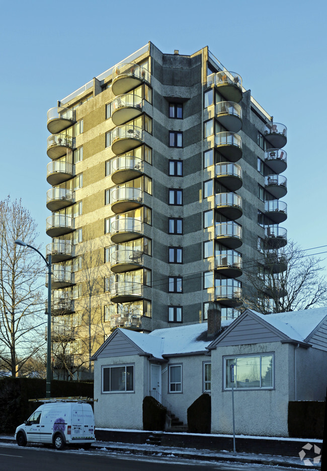 Building Photo - Canaland Apartments
