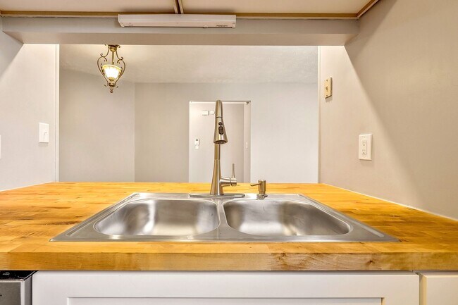 Foto del edificio - Up to Date Condo