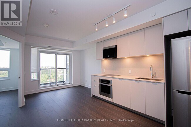Photo du bâtiment - 8 Cedarland Dr