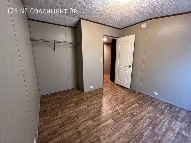 Foto del edificio - 125 Coachlight Dr