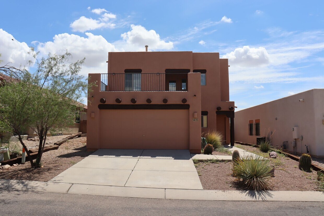 Primary Photo - 3 bedroom, 2 1/2 bath with 2 car garage