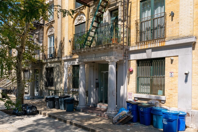Building Photo - 943 Saint Marks Ave