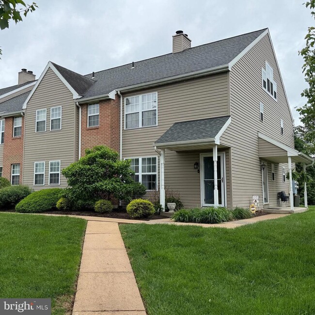 Building Photo - 208 Kelly Ct